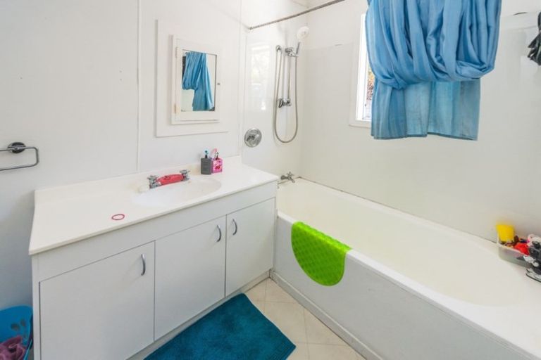 Photo of property in 5 Karewa Street, Castlecliff, Whanganui, 4501