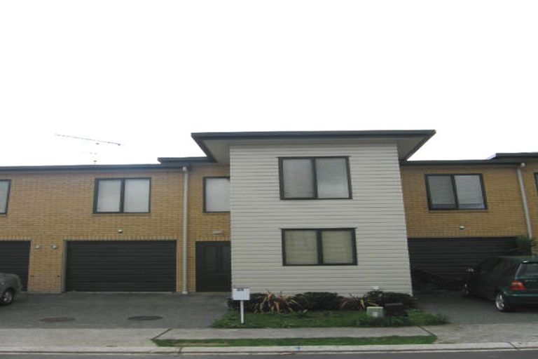 Photo of property in 25 Barnea Circle, Glen Eden, Auckland, 0602