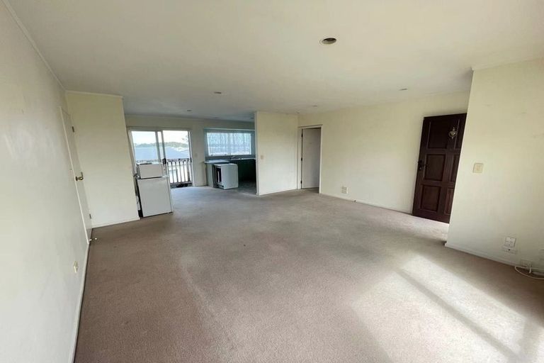 Photo of property in 1 Graham Collins Drive, Windsor Park, Auckland, 0632