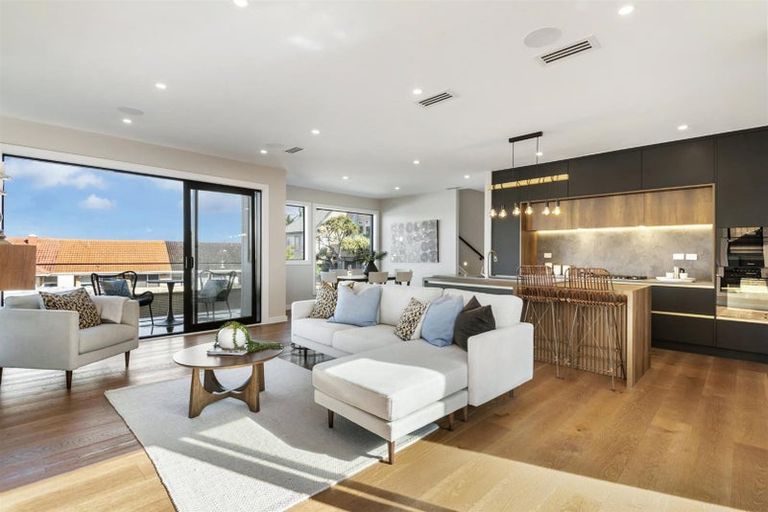 Photo of property in 20 Beach Road, Castor Bay, Auckland, 0620