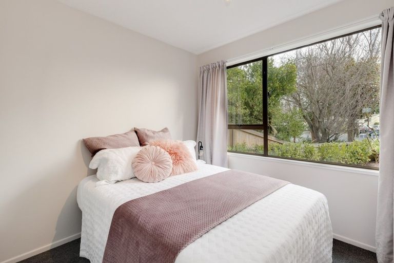 Photo of property in 21 Clivedon Place, Redwood, Christchurch, 8051