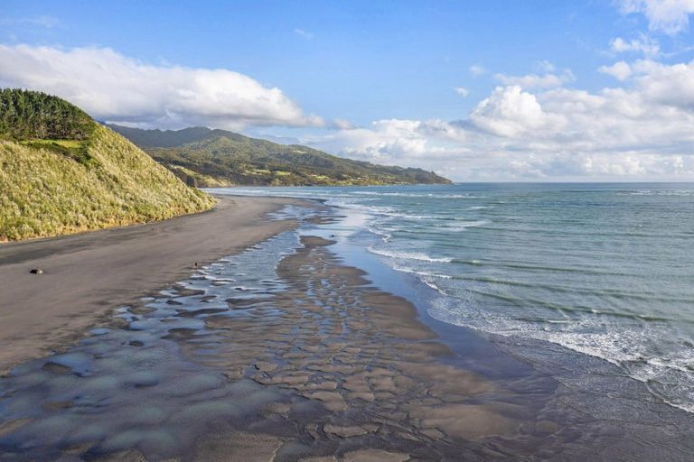 Photo of property in 131 Riria Kereopa Memorial Drive, Raglan, 3297