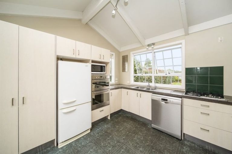 Photo of property in 7 Selwyn Street, Lower Vogeltown, New Plymouth, 4310
