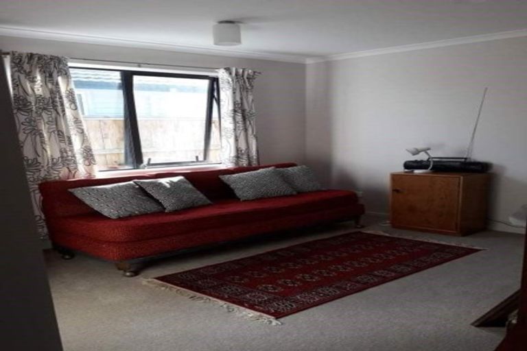 Photo of property in 42 Feist Street, Carterton, 5713