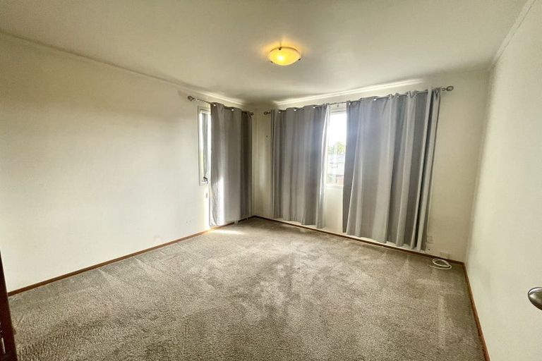 Photo of property in 9 Darren Crescent, Half Moon Bay, Auckland, 2012