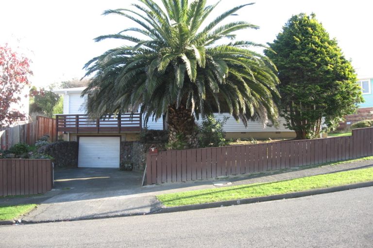 Photo of property in 10 Worcester Place, Cannons Creek, Porirua, 5024