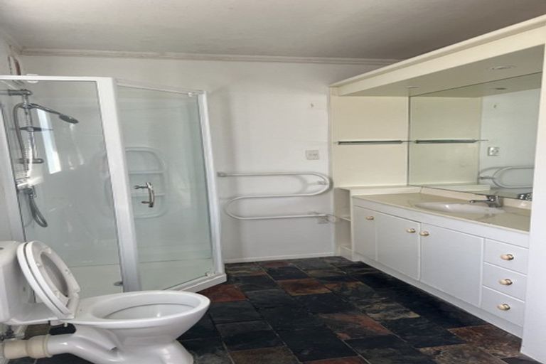 Photo of property in 18 Bradbury Road, Botany Downs, Auckland, 2010