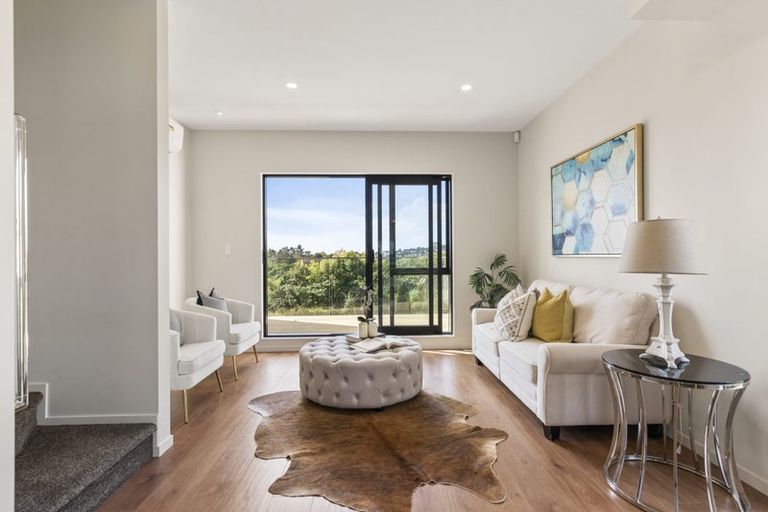 Photo of property in 3 Papatahi Lane, Flat Bush, Auckland, 2019