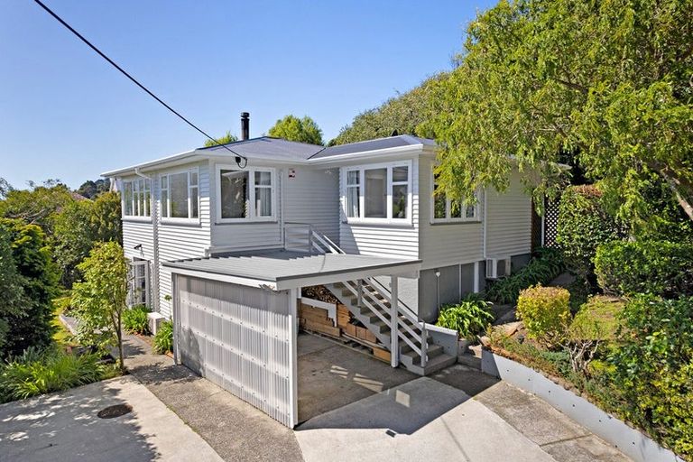 Photo of property in 39 Taylor Terrace, Tawa, Wellington, 5028
