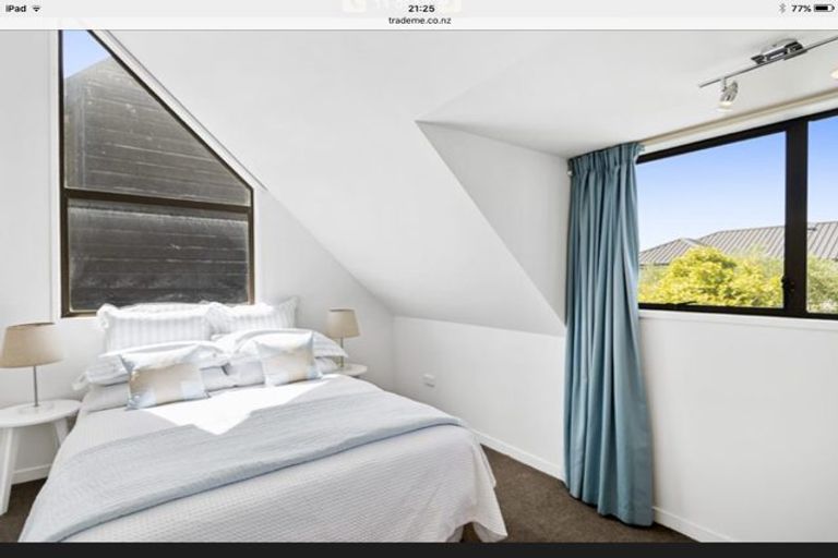 Photo of property in 92b Aikmans Road, Merivale, Christchurch, 8014