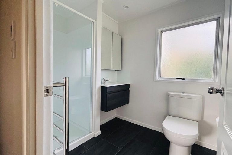 Photo of property in 94 Moire Road, Massey, Auckland, 0614