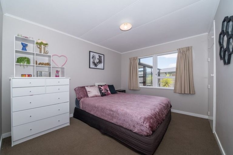 Photo of property in 20 Rhodes Drive, Kelvin Grove, Palmerston North, 4414
