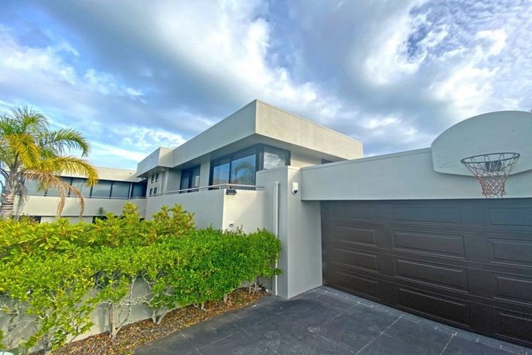 Photo of property in 42 Onetaunga Road, Chatswood, Auckland, 0626