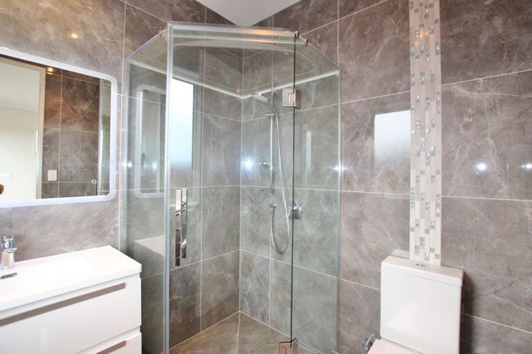 Photo of property in 18 Tararua Street, Massey, Auckland, 0614