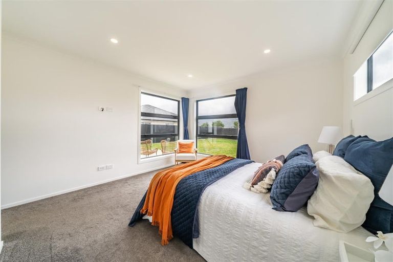 Photo of property in 8 Whitten Way, Wallaceville, Upper Hutt, 5018