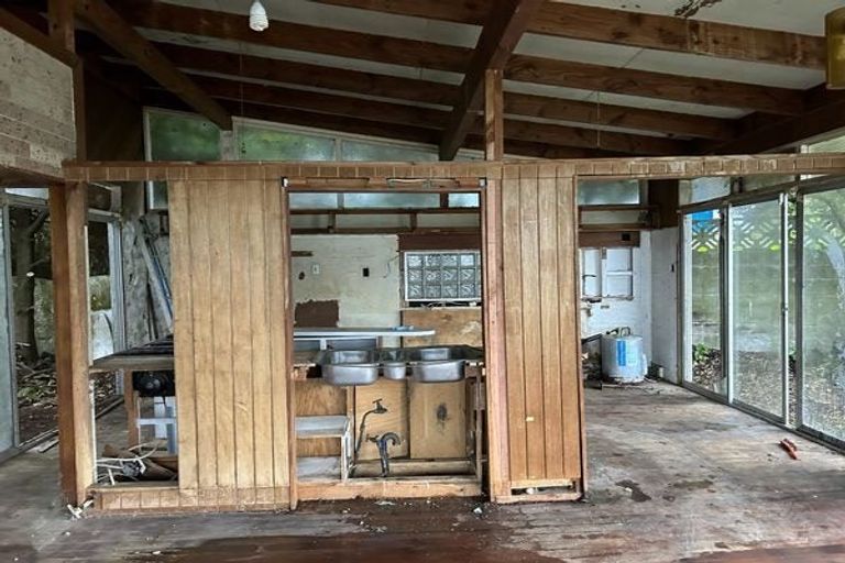 Photo of property in 174 Nevay Road, Karaka Bays, Wellington, 6022