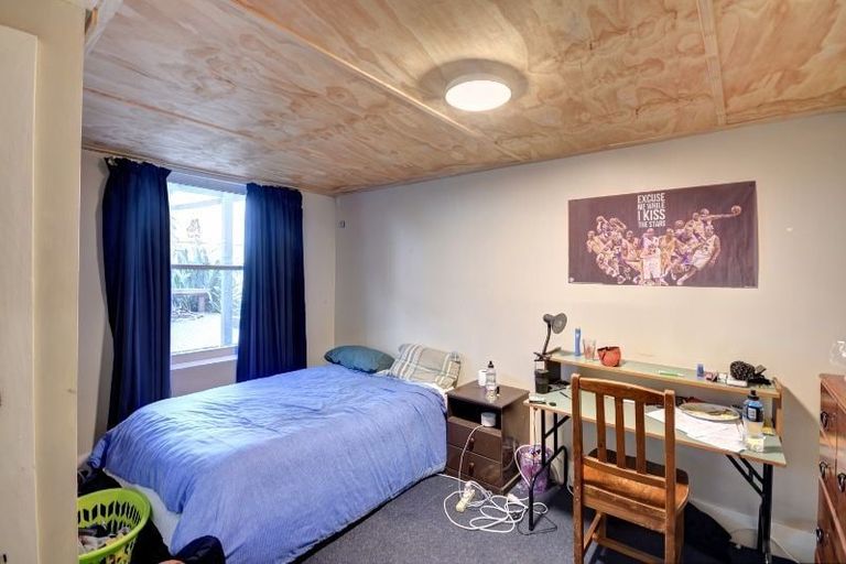 Photo of property in Elm Lodge Backpackers, 74 Elm Row, Dunedin Central, Dunedin, 9016