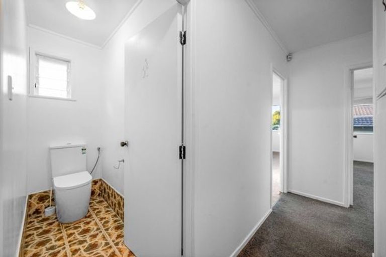 Photo of property in 6 Kirby Street, Glendene, Auckland, 0602