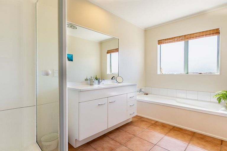 Photo of property in 51 Guildford Drive, Paraparaumu, 5032