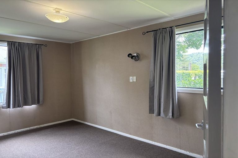 Photo of property in 49 Molesworth Street, Taita, Lower Hutt, 5011