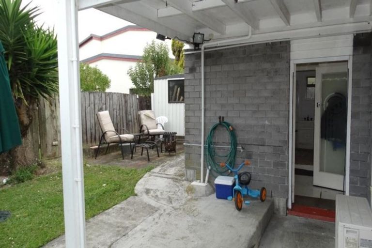 Photo of property in 1/7 Te Atatu Road, Te Atatu South, Auckland, 0610