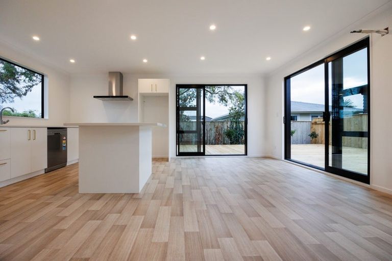 Photo of property in 33 Botanical Road, Takaro, Palmerston North, 4412