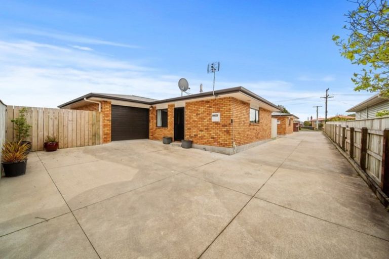 Photo of property in 2/241 Omata Road, Spotswood, New Plymouth, 4310