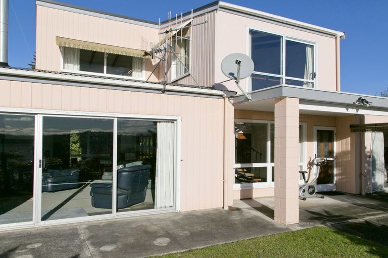 Photo of property in 354 Lake Terrace, Two Mile Bay, Taupo, 3330