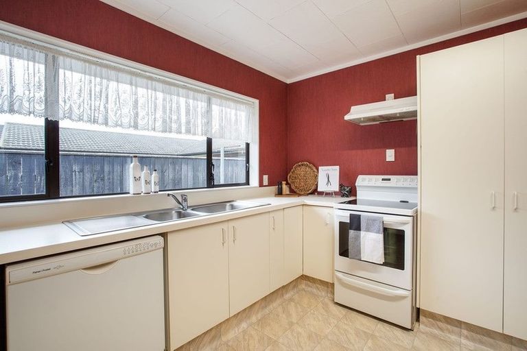 Photo of property in 124 Amberley Avenue, Highbury, Palmerston North, 4412