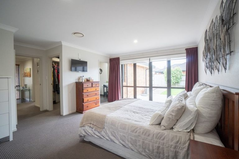 Photo of property in 4 Manhattan Court, Kelvin Grove, Palmerston North, 4414