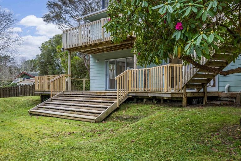 Photo of property in 37 Onedin Place, Titirangi, Auckland, 0604