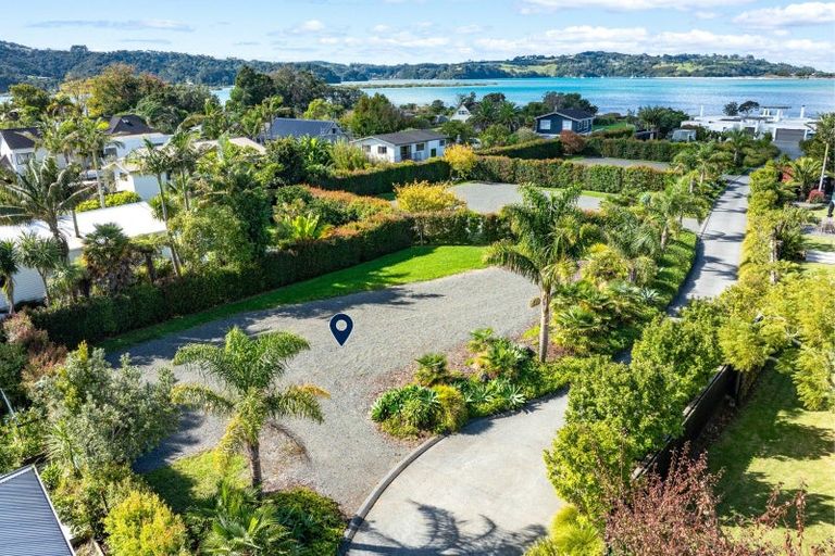 Photo of property in 46a Waimanu Place, Point Wells, 0986