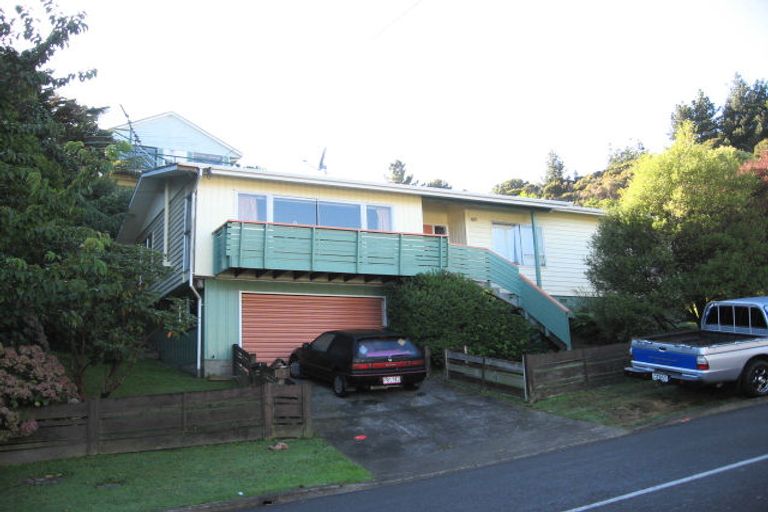 Photo of property in 37 Manor Drive, Stokes Valley, Lower Hutt, 5019
