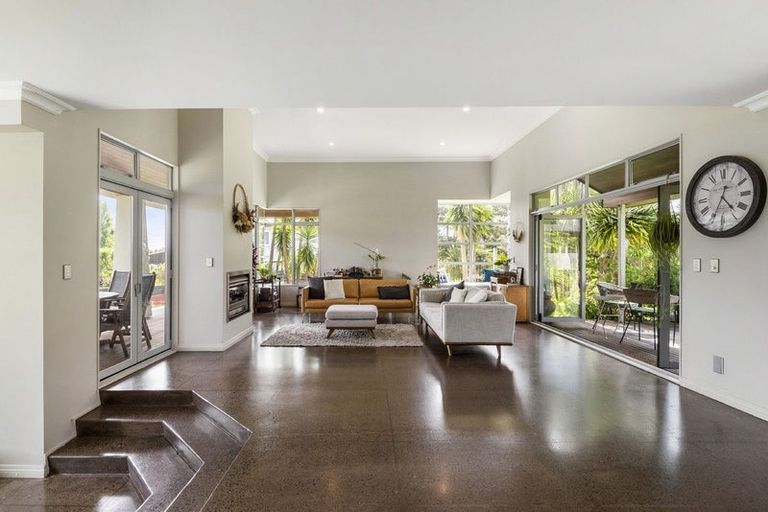 Photo of property in 5 Chatham Avenue, Paremoremo, Auckland, 0632