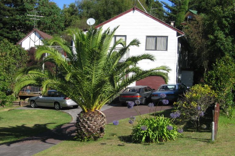Photo of property in 37 Oaktree Avenue, Browns Bay, Auckland, 0630