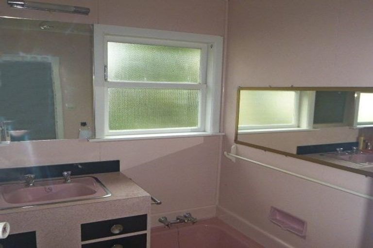 Photo of property in 25 Breton Grove, Kingston, Wellington, 6021