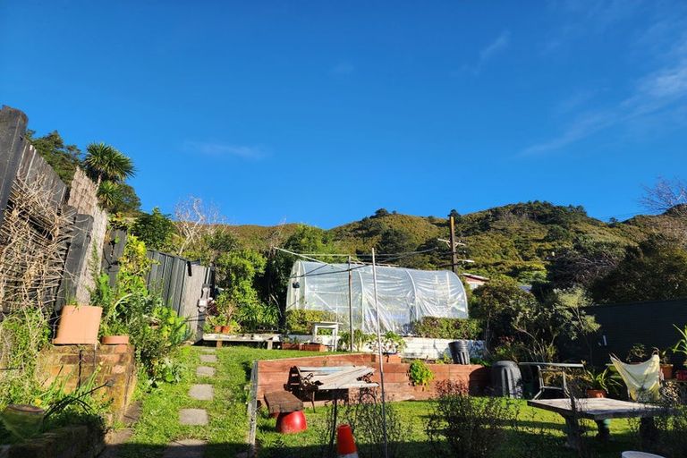 Photo of property in 1 Holmes Grove, Naenae, Lower Hutt, 5011