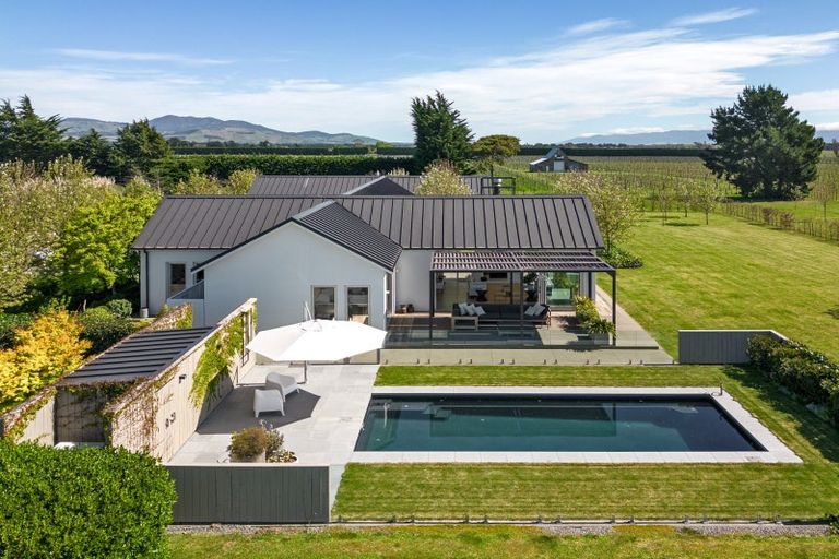 Photo of property in Dublin Street, Martinborough, 5711