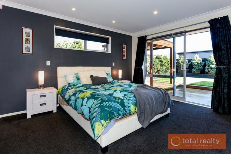 Photo of property in 11 Dunsford Close, Halswell, Christchurch, 8025