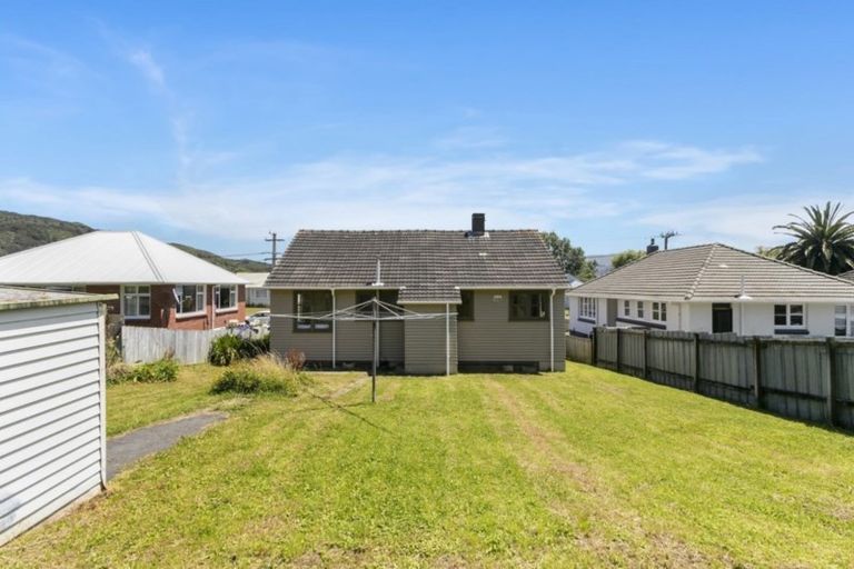 Photo of property in 196 Waddington Drive, Naenae, Lower Hutt, 5011