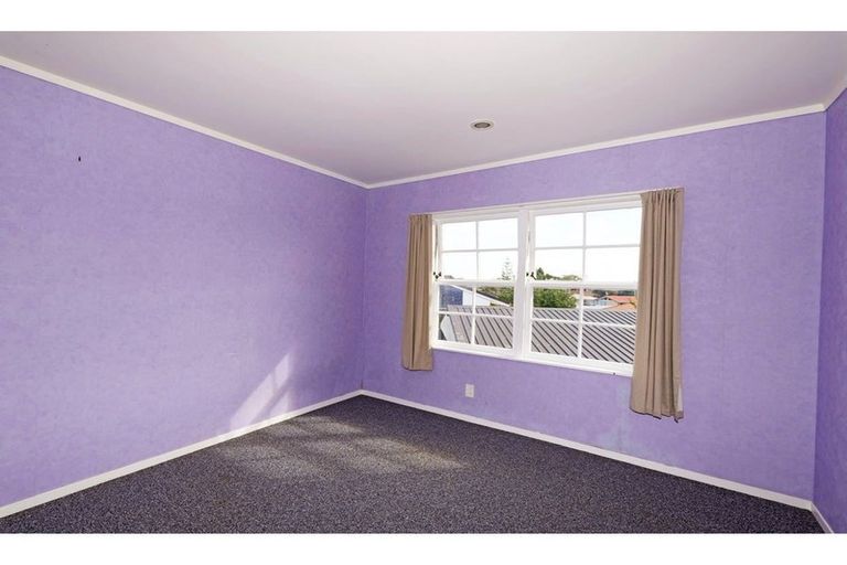 Photo of property in 19 Cyclarama Crescent, Massey, Auckland, 0614