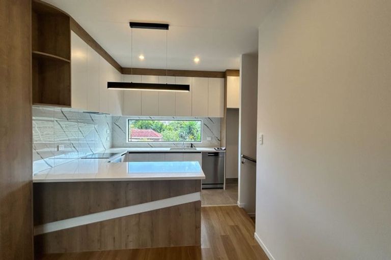 Photo of property in 6/26 Buscomb Avenue, Henderson, Auckland, 0610