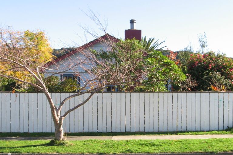 Photo of property in 19 Momona Street, Wainuiomata, Lower Hutt, 5014