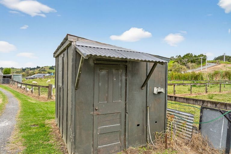 Photo of property in 32 Franklin Road, Paparoa, 0571