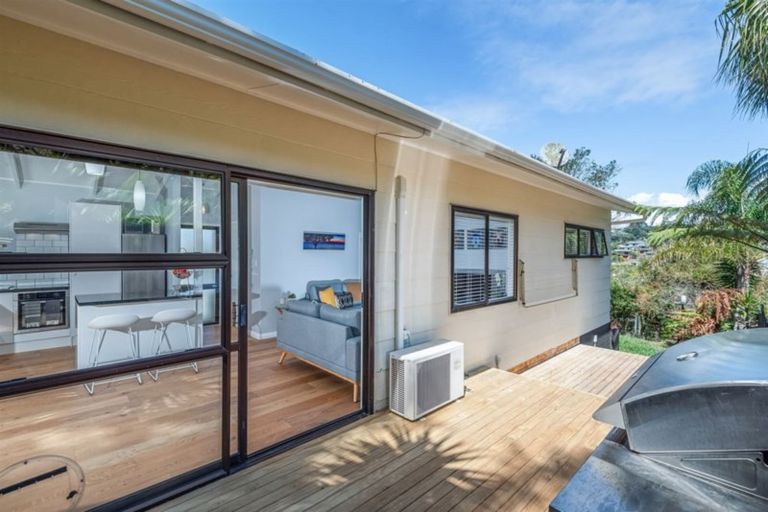 Photo of property in 1/5 Phillipa Place, Browns Bay, Auckland, 0630