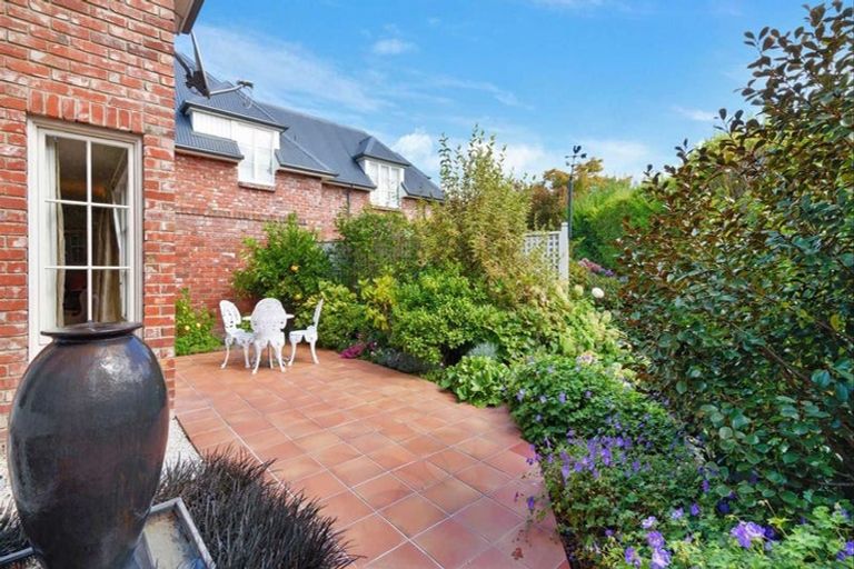 Photo of property in 12 Makora Street, Fendalton, Christchurch, 8041