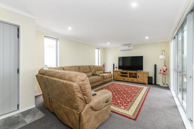 Photo of property in 20d Kelwyn Road, Kelston, Auckland, 0602