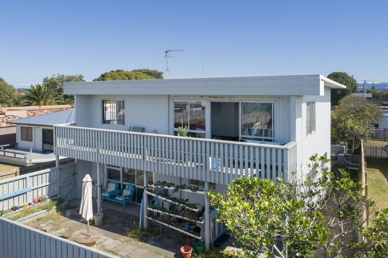 Photo of property in 76 Karewa Parade, Papamoa Beach, Papamoa, 3118