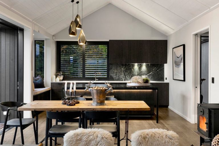 Photo of property in 2 Fife Court, Jacks Point, Queenstown, 9371