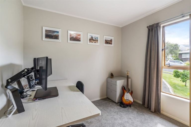 Photo of property in 13 Hiwihau Place, Glenfield, Auckland, 0629